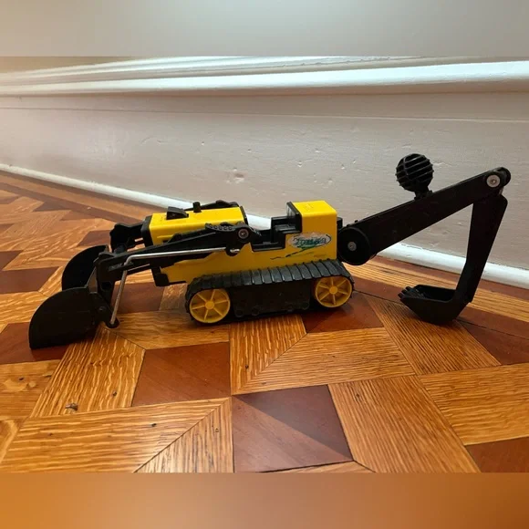 Tonka Toy Digger/Backhoe with Tracks - Picture 1 of 4